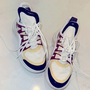 Authentic Louis Vuitton snicker almost new worn just one time for almost 3 hours